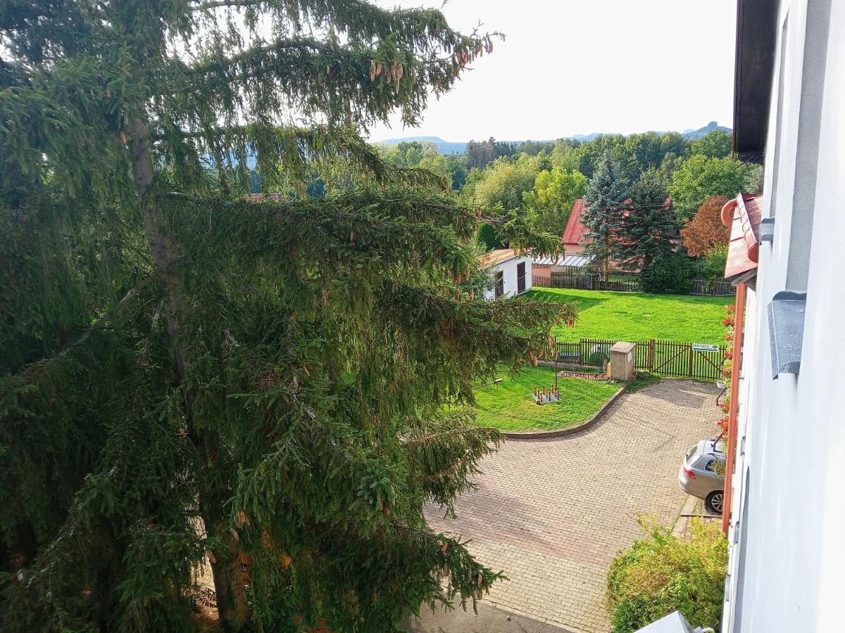 Hotel U Zeleneho Stromu - Zum Gruenen Baum Hřensko Eksteriør billede