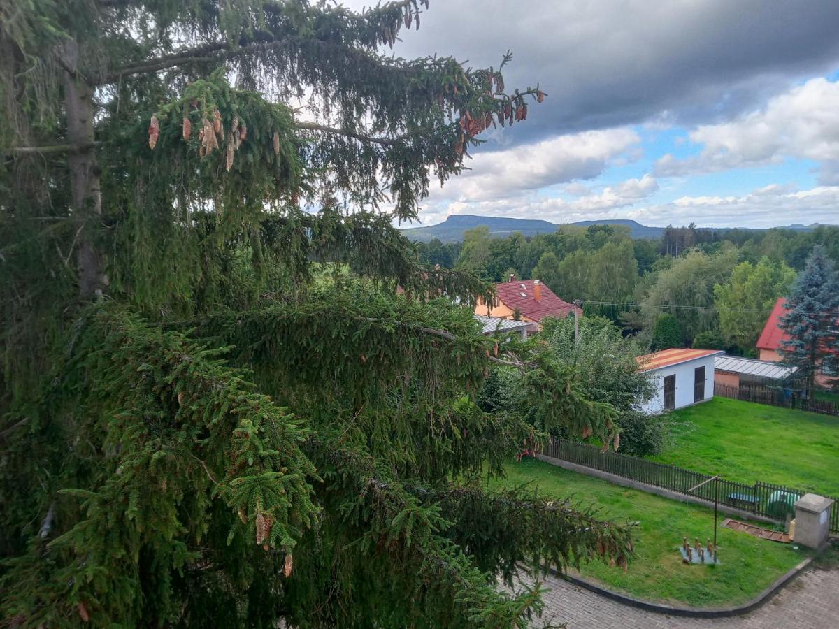 Hotel U Zeleneho Stromu - Zum Gruenen Baum Hřensko Eksteriør billede