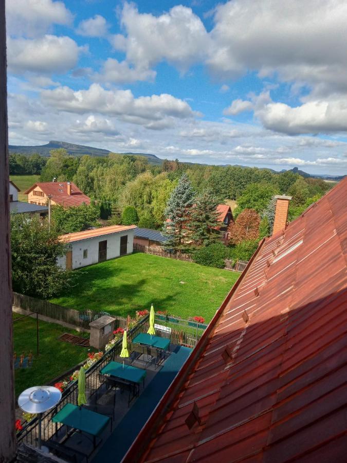 Hotel U Zeleneho Stromu - Zum Gruenen Baum Hřensko Eksteriør billede