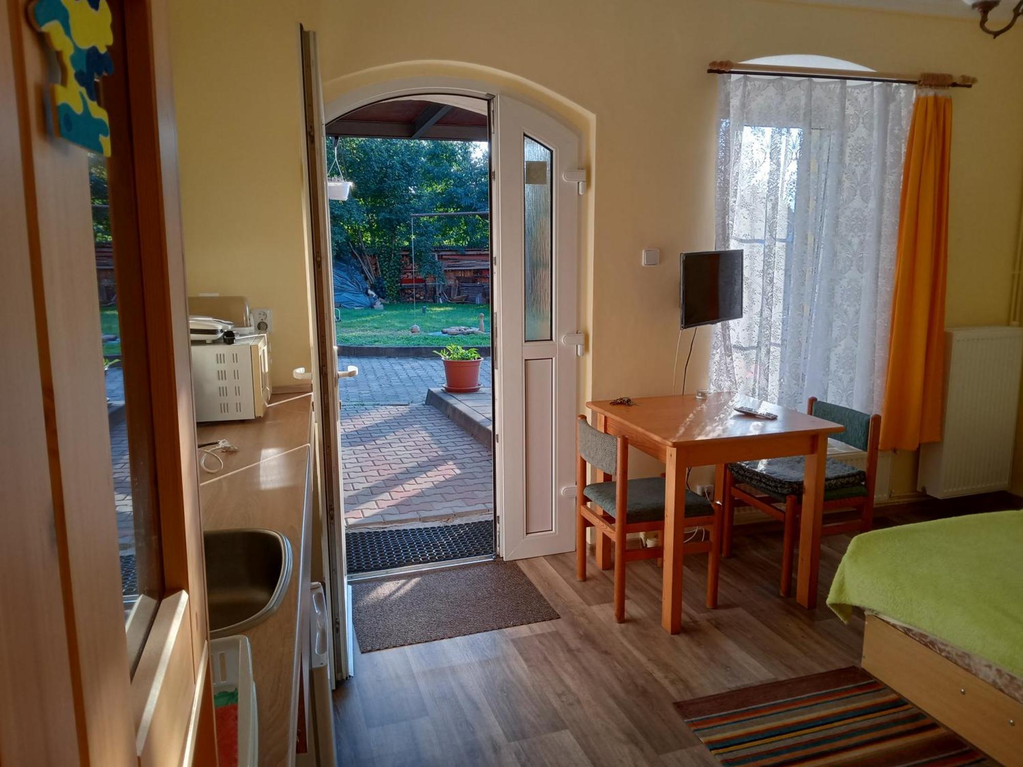 Hotel U Zeleneho Stromu - Zum Gruenen Baum Hřensko Eksteriør billede