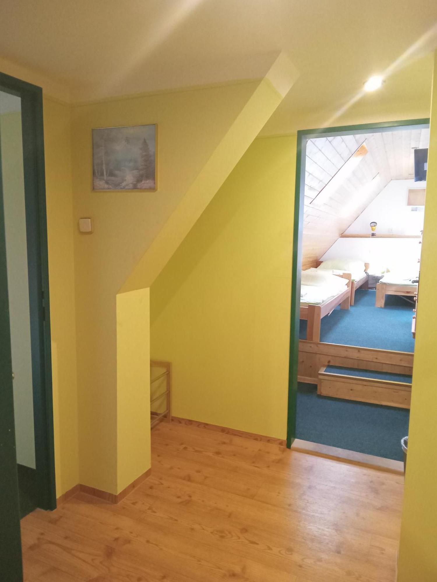 Hotel U Zeleneho Stromu - Zum Gruenen Baum Hřensko Eksteriør billede
