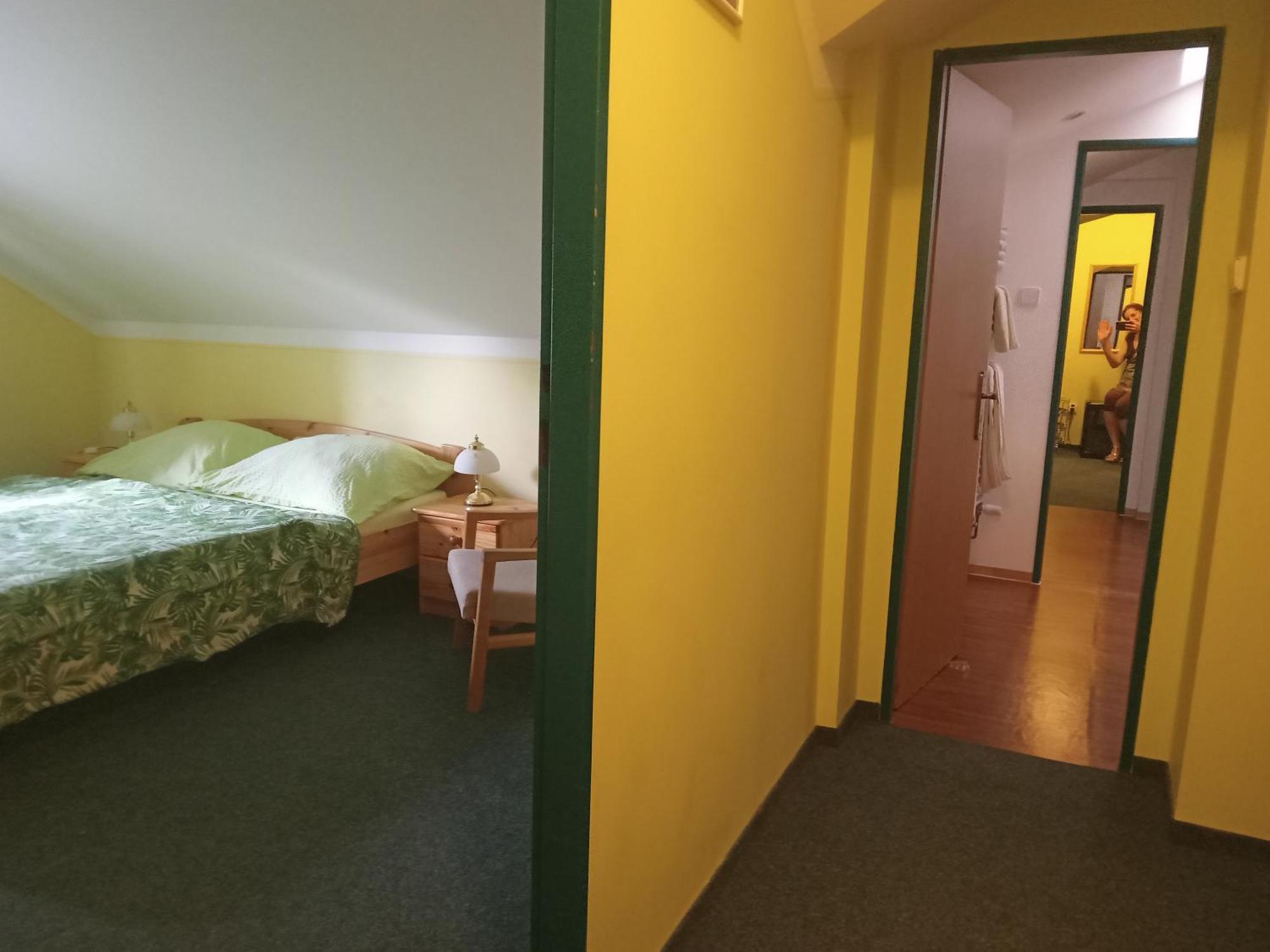 Hotel U Zeleneho Stromu - Zum Gruenen Baum Hřensko Eksteriør billede