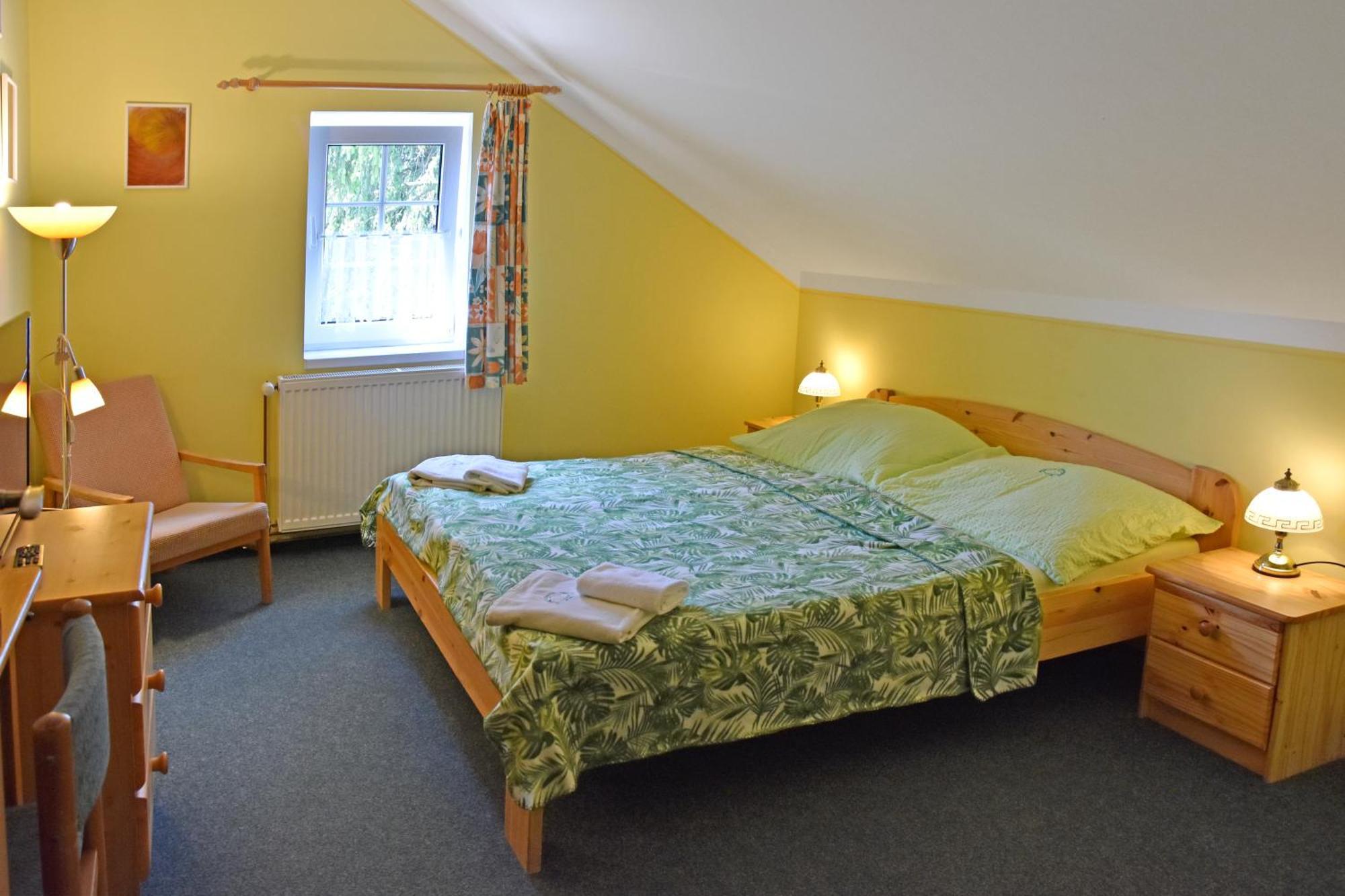 Hotel U Zeleneho Stromu - Zum Gruenen Baum Hřensko Eksteriør billede