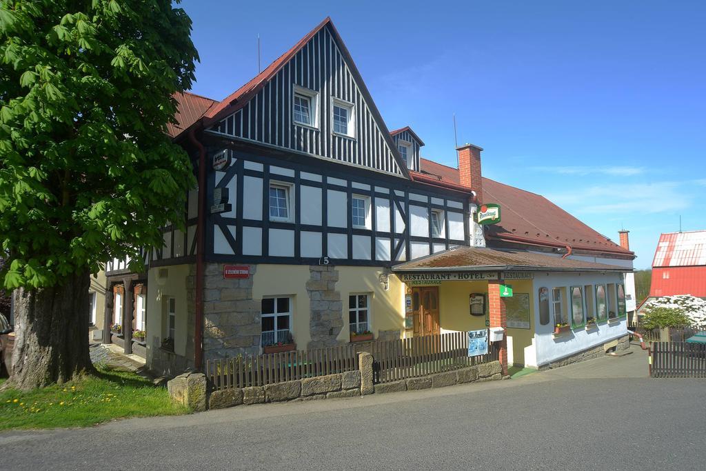 Hotel U Zeleneho Stromu - Zum Gruenen Baum Hřensko Værelse billede