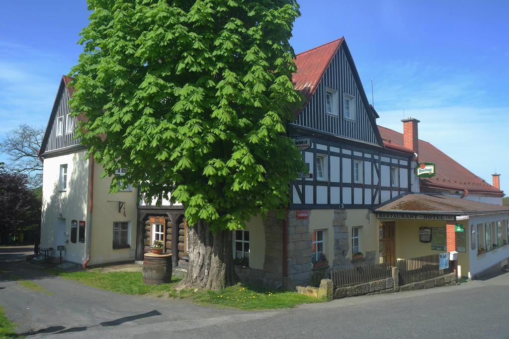 Hotel U Zeleneho Stromu - Zum Gruenen Baum Hřensko Værelse billede