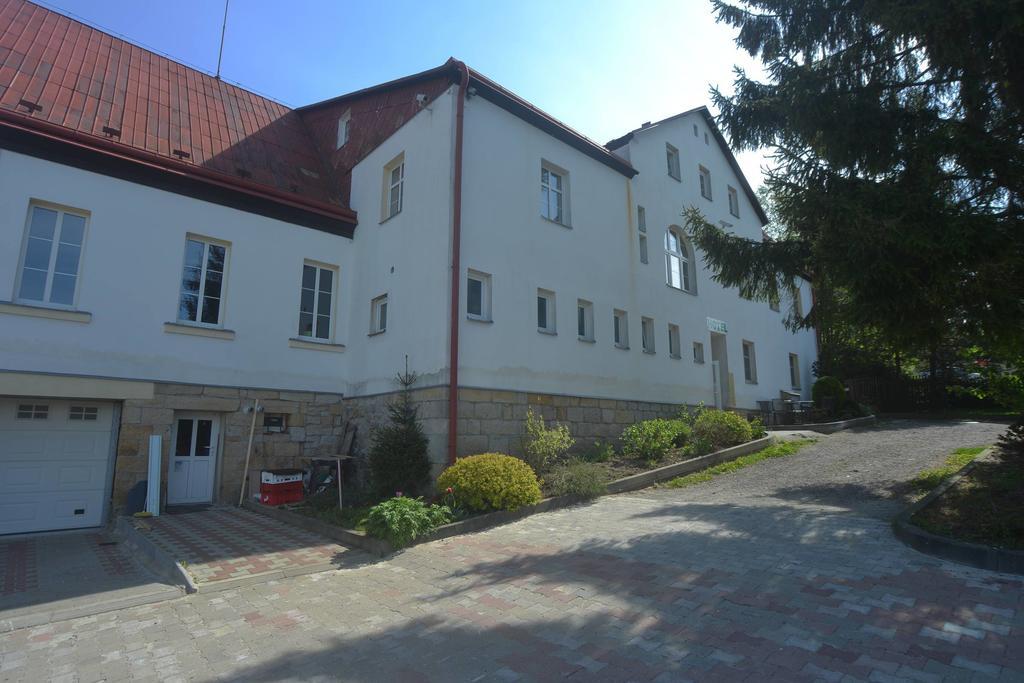 Hotel U Zeleneho Stromu - Zum Gruenen Baum Hřensko Værelse billede